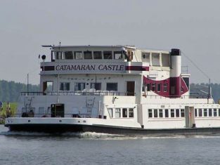 Catamaran Castle - Partyboot 